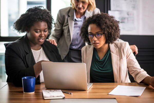 businesswomen-working-laptop_53876-15182-600x400