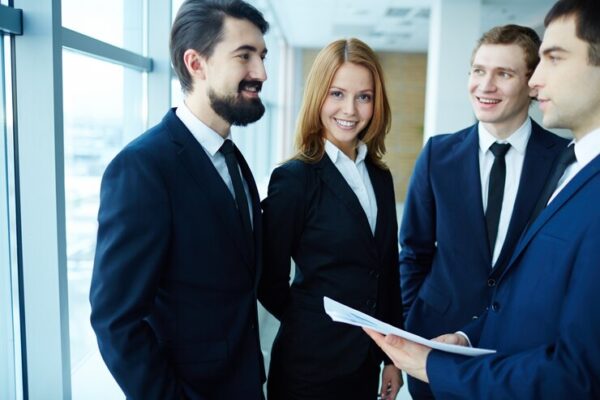 happy-businesswoman-surrounded-by-workmates_1098-4022-600x400